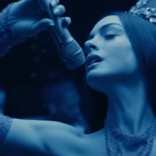 Νέο τρέιλερ για την ταινία «Mother Mary» με την Αν Χάθαγουεϊ στον ρόλο μιας ποπ σταρ