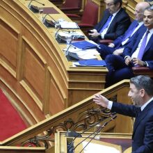 Μητσοτάκης και Ανδρουλάκης στη σημερινή συζήτηση στη Βουλή