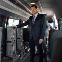 Επτά νέα οχήματα για τη δωρεάν υπηρεσία μετακίνησης ΑμεΑ - «Ο αγώνας για την προσβασιμότητα δεν σταματά εδώ»