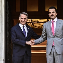 Συνάντηση Μητσοτάκη με τον Εμίρη του Κατάρ: Νέες επενδύσεις και έπαινοι για την ελληνική οικονομία