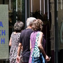 Πότε ξεκινούν οι θερινές εκπτώσεις 2026 - Η Κυριακή με ανοιχτά τα καταστήματα