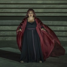 Η Άννα Πιρότσι στον ρόλο της «Μήδειας» του Λουίτζι Κερουμπίνι στο Αρχαίο Θέατρο της Επιδαύρου