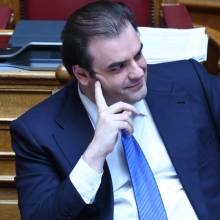 Πιερρακάκης προς Φάμελλο για τα δάνεια του νόμου Κατσέλη: Είστε οφσάιντ κουνάτε και τα γκολπόστ