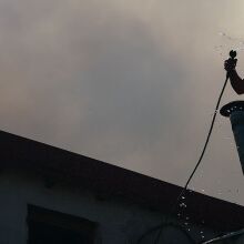 Μεγάλη η φωτιά στο Δερβένι Ωραιοκάστρου: Ένας νεκρός και μια εγκαυματίας στο Ιπποκράτειο