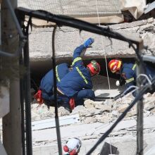 Κατάρρευση πολυκατοικίας στα Πετράλωνα: Σώοι όλοι οι ένοικοι, πέντε προσαγωγές