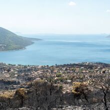 Χωρίς ενεργό μέτωπο η φωτιά στη Δυτική Αττική - Μάχη με τις αναζωπυρώσεις σε 144.243 καμένα στρέμματα