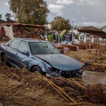 Η κακοκαιρία σάρωσε Ρόδο, Εύβοια και Σποράδες: Ένας νεκρός, εικόνες καταστροφής - Πότε υποχωρούν τα φαινόμενα