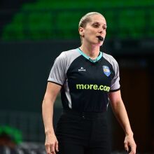 Στη ΓΑΔΑ η διαιτητής Βάσω Τσαρούχα μετά τη σύλληψή της για τα στημένα παιχνίδια στο ελληνικό μπάσκετ