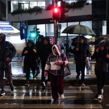 Καιρός, περαστικοι, βροχη