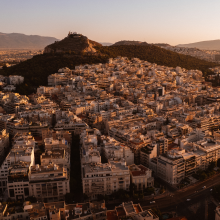 Από την Athens Voce: Hotel Arbez: Όταν το σύνορο δύο χωρών βρίσκεται μέσα σε μια κουζίνα ξενοδοχείου Athens-airbnb