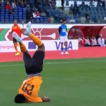 Κόπα Άφρικα: Πήγε για τούμπα και έφυγε με... αυχενικό - Viral ο πανηγυρισμός του Ντάκα