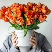 Λουλούδια στο βάζο: τα tips που θα τα κρατήσουν ζωντανά για περισσότερες μέρες