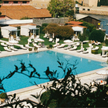 Στο διάσημο Hotel Cipriani, η Dior μάς ταξιδεύει στο καλοκαιρινό σύμπαν του Dioriviera