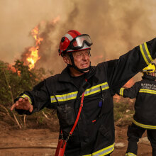 Πυροσβέστης σε πυρκαγιά