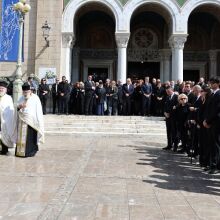 Το τελευταίο χειροκρότημα στη Μαρινέλλα, έξω από τη Μητρόπολη