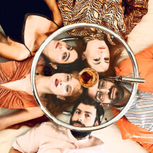 (Love me) Tinder στο Theatre of the NO 