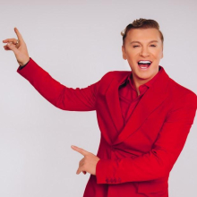 «Έλα μες στην αγκαλιά μου»: Ο Τάκης Ζαχαράτος  σε ένα μουσικό υπερθέαμα