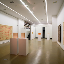 POPOLODISENZAPAROLA του Adrian Paci στην Kalfayan Galleries