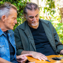 Ο Φίλιππος Πλιάτσικας και ο Βαγγέλης Γερμανός στη μουσική σκηνή Σφίγγα