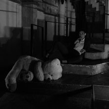 «Κωσταλέξι»: Η υπόθεση της Ελένης Καρυώτη στο Θέατρο της Οδού Κυκλάδων – Λευτέρης Βογιατζής