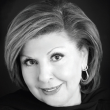 Ο Νίκος Θρασυβούλου συνομιλεί με τη Λένα Μαντά