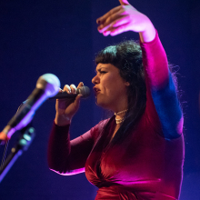 Η Billie Supernatural αναστατώνει τη σκηνή του Faust