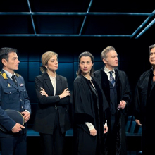 Το «Terror» του Φέρντιναντ φον Σίραχ στο Θέατρο Βασιλάκου - Μαριάννα Τόλη, σε σκηνοθεσία Γιώργου Οικονόμου