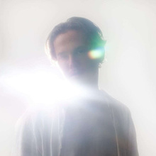 Ο David August στο Δημοτικό Θέατρο Πειραιά