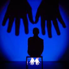 Black dot: μία performance σωματικού θεάτρου από την ομάδα ΠΛΕΥΣΙΣ