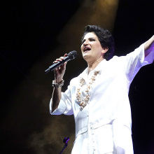 «Καλό καλοκαίρι» με την Άλκηστη Πρωτοψάλτη στον Κήπο του Μεγάρου