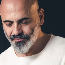 Δημήτρης Μαραμής: Η μουσική που κάνει τη σιωπή και κλαίει στην Ελληνική Ευαγγελική Εκκλησία Πειραιώς