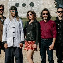 Οι Χαϊνηδες στη σκιά των Βράχων