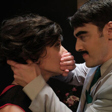 To «Μαχαίρι στο κόκαλο» στο Θέατρο 104