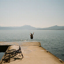 Unspoiled: Η νέα έκθεση της Yulia Koval αποτυπώνει την διαχρονική ομορφιά της Ελλάδας 