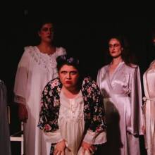 «Γιαγιάδες» του Γιώργου Καλογερόπουλου στο Φουαγιέ του Δημοτικού Θεάτρου Πειραιά