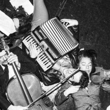 «Η δύναμη της συνήθειας» στο Θέατρο Ροές