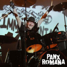 Για τον Δημήτρη Δημητράκα με μια κιθάρα στο Κύτταρο