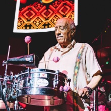 O Mulatu Astratke στο θέατρο Βράχων