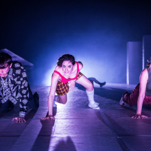 Τα σκυλιά του Ανέστη Αζά στο Θέατρο Δίπυλον