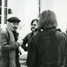 O Takis, o Χρήστος Ιωακειμίδης και ο Αλέξανδρος Ιόλας στην έκθεση «Eight Artists, Eight Attitudes, Eight Greeks» (Οκτώ καλλιτέχνες, οκτώ αντιλήψεις, οκτώ Έλληνες) στο ICA, Λονδίνο