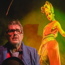 Killing Godot, Τόπος Αλλού