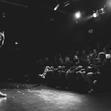 Βαγγέλης Μουλαράς «Ναι Μεν, Αλλά...» στο θέατρο Ελεύθερη Έκφραση