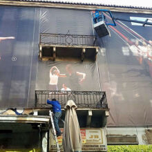 Διατηρητέα κτήρια: Η εγκατάλειψη δεκαετιών καλύπτεται -έξυπνα- με περιτύλιγμα