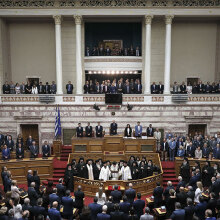Η ορκωμοσία των 300 στη Βουλή