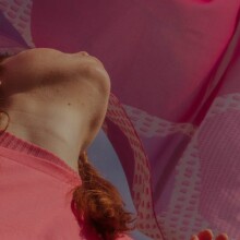 Η Μαγδαληνή Κλειώ Ευταξιοπούλου σε ένα fabric workshop στο Ίδρυμα Θεοχαράκη