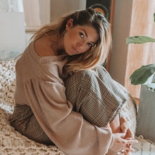 Η σχεδιάστρια Βάσια Κωσταρά στο σπίτι της