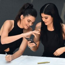 Ποιοι celebrities βγάζουν τα περισσότερα λεφτά από το instagram