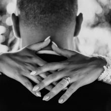 Γαμπρός και νύφη αγκαλιά