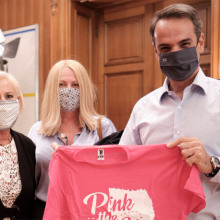 Ο πρωθυπουργός, Κυριάκος Μητσοτάκης, συναντήθηκε με  6 γυναίκες που νίκησαν τον καρκίνο του μαστού 