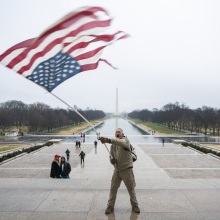 Υποστηρικτής του Τραμπ στο Μνημείο Λίνκολν στην Ουάσιγκτον 